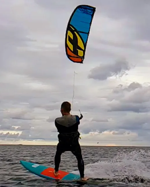 Kitesurfer am Spot vor Loissin